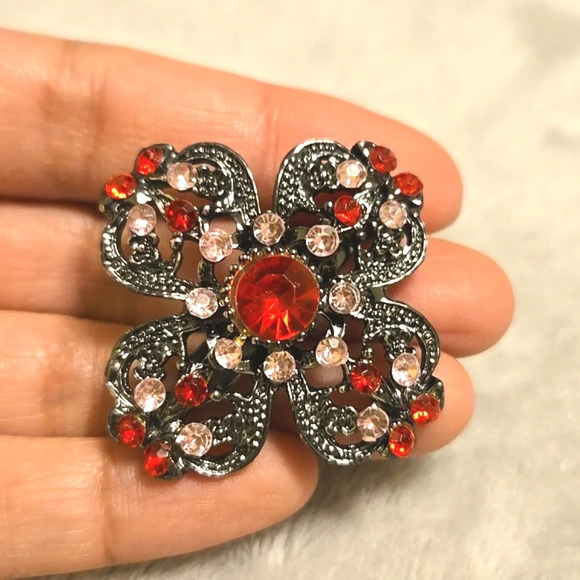 #473 Vintage flower brooch - Picture 3 of 5